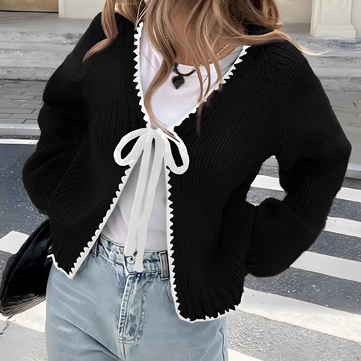 ALULAH™ - Chique openvallend vest met lange mouwen en strikdetail
