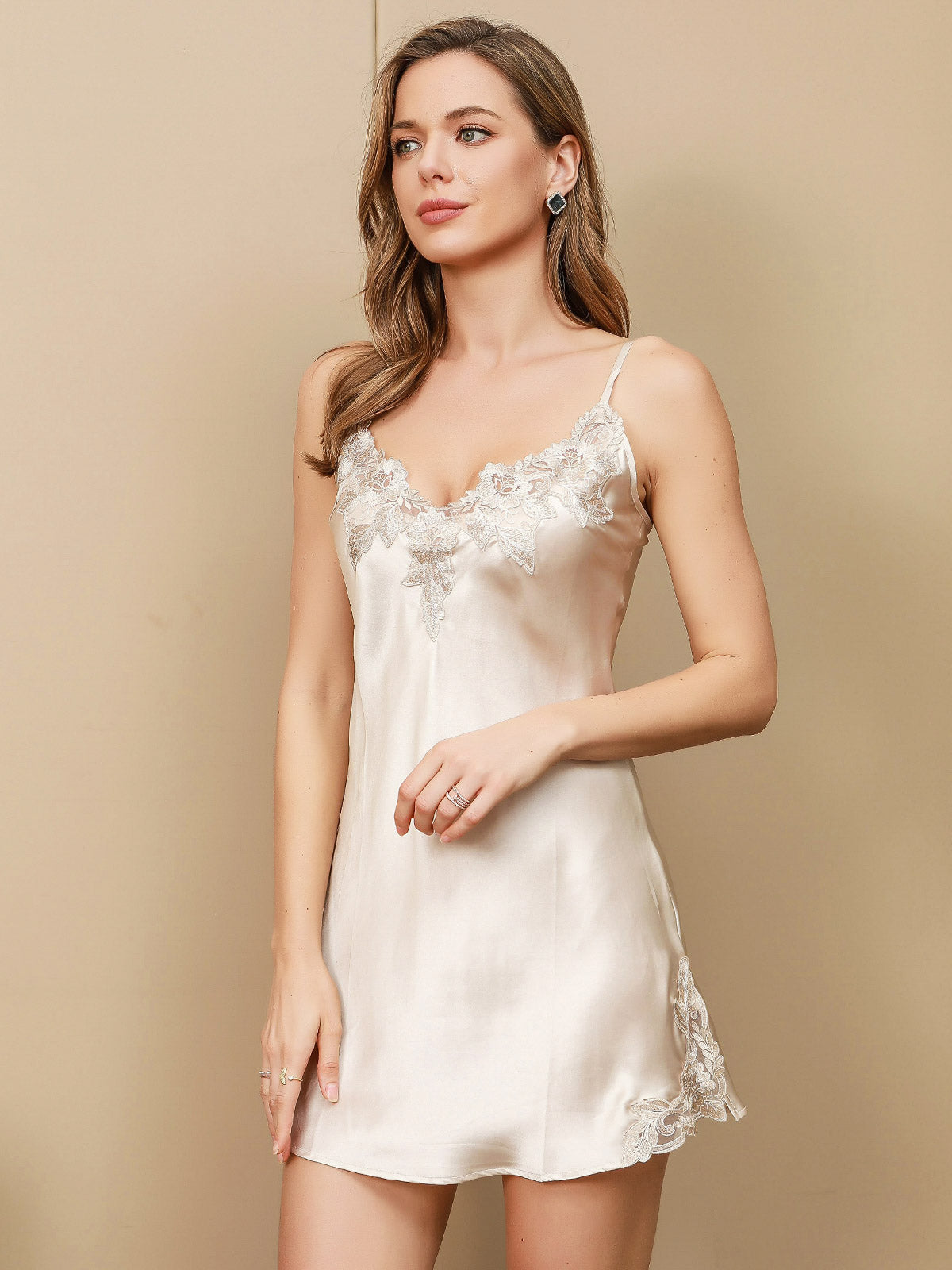Robe de Nuit en Dentelle de Soie Pure à Ourlet Fendu