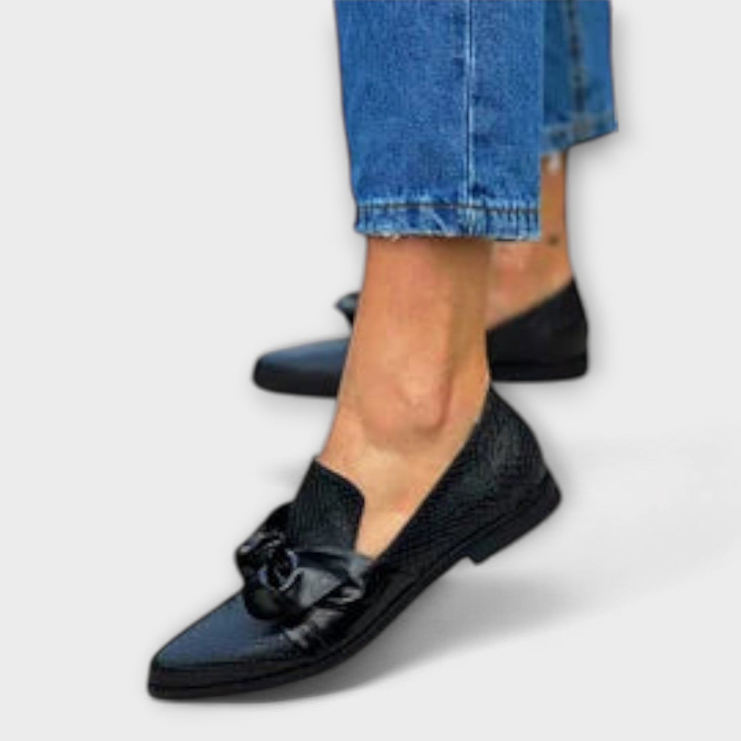 Zinnia – Loafer met slangenleren print en strikdetail