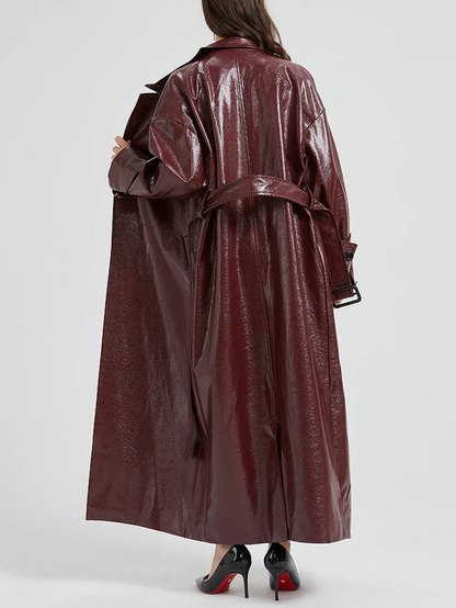 Bordeauxrode leren trenchcoat