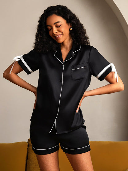 Pyjamaset van pure zijde met korte mouwen en korte broek