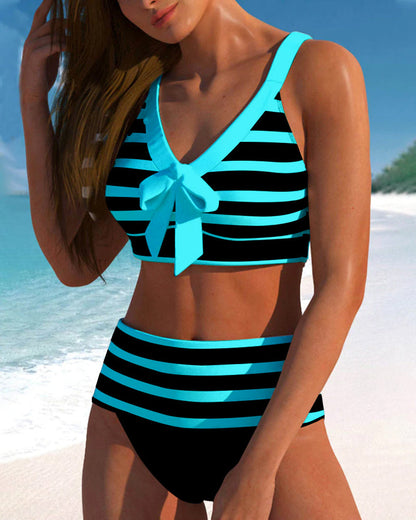 Hochtaillierte gestreifte Bikinis