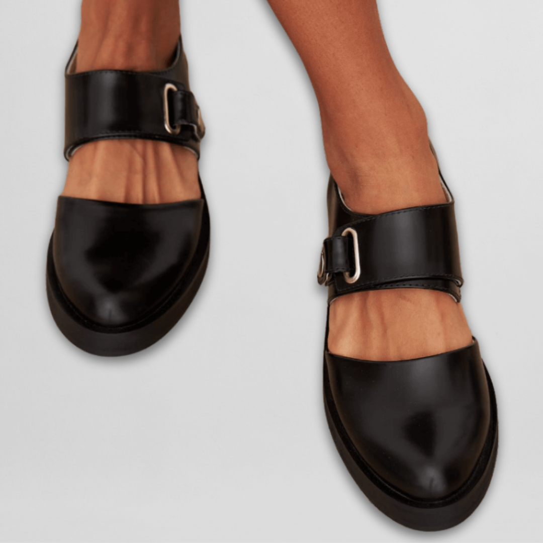 Sara™ – Klassische Mary Janes mit verstellbarer Schnalle