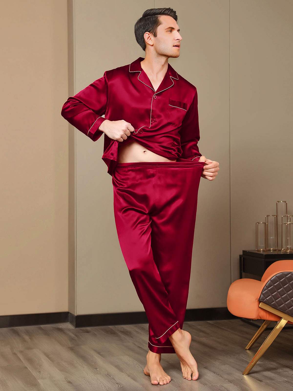 Herren-Seidenpyjama mit Reverskragen, lange Ausführung