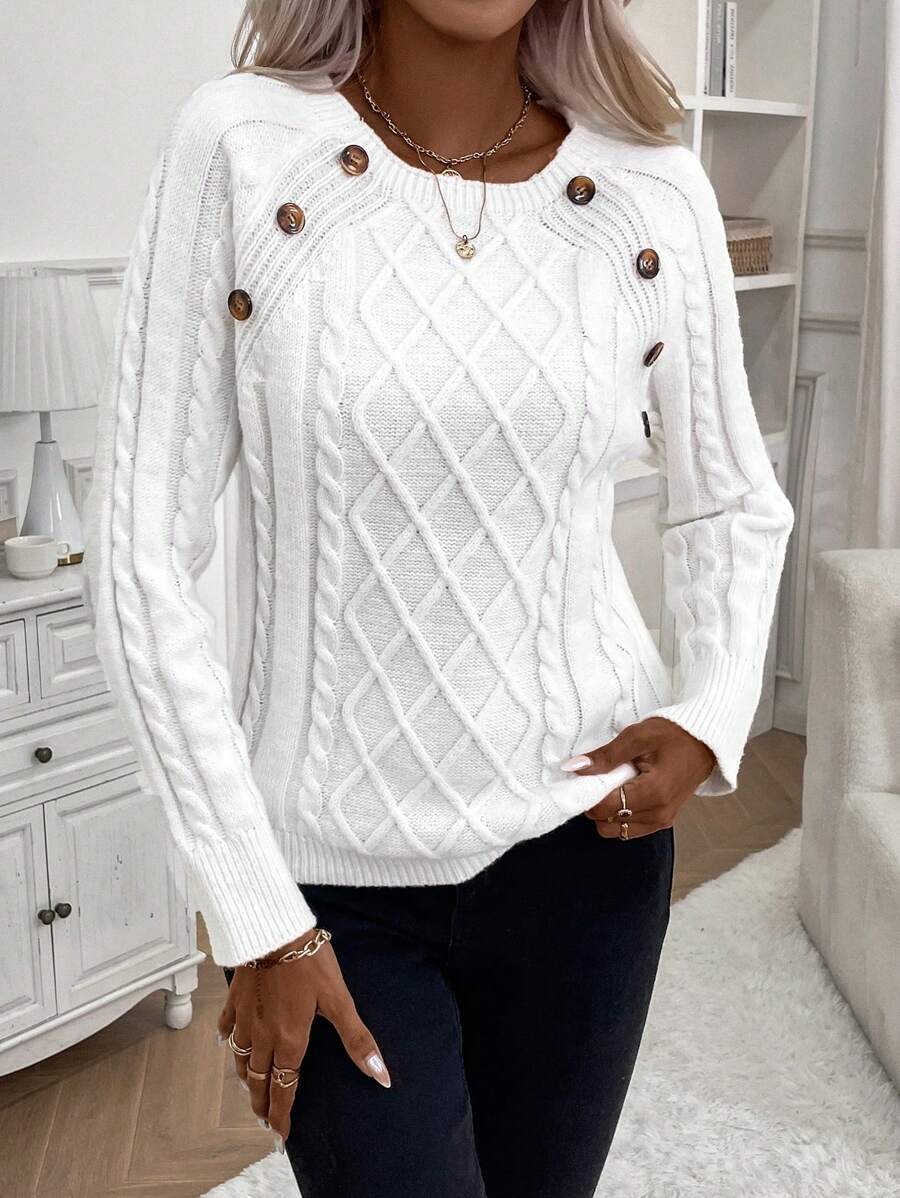 Clara – Kabelgebreide trui met knoopdetails