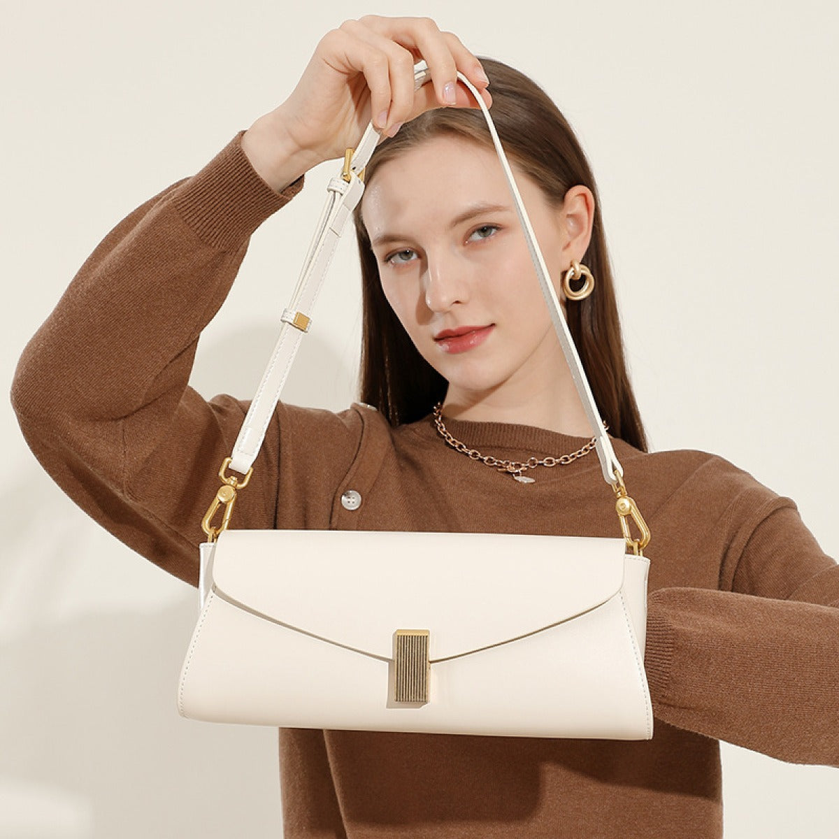 Dames schoudertas van imitatieleer met elegante metalen sluiting - Amandine