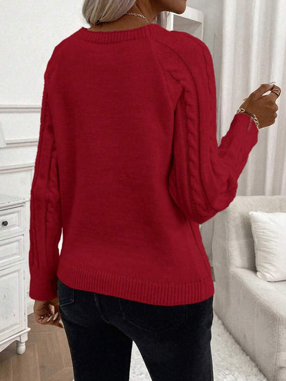 Clara – Kabelgebreide trui met knoopdetails