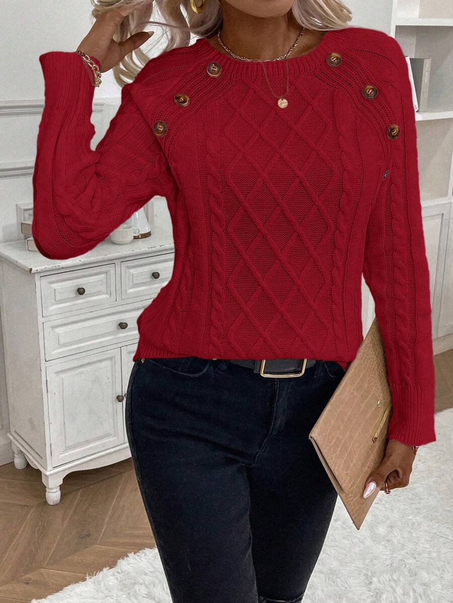 Clara – Kabelgebreide trui met knoopdetails