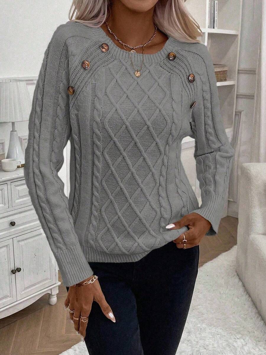 Clara – Kabelgebreide trui met knoopdetails