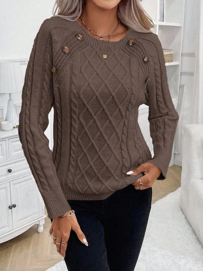Clara – Kabelgebreide trui met knoopdetails