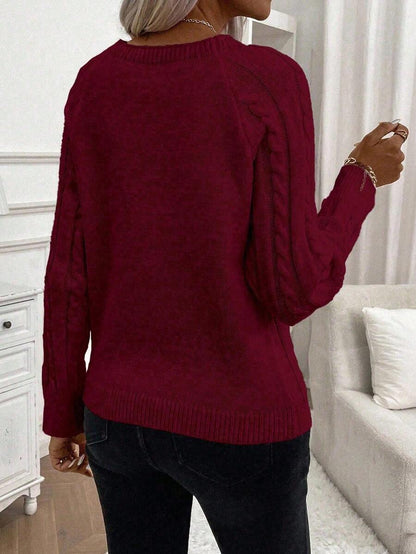 Clara – Kabelgebreide trui met knoopdetails