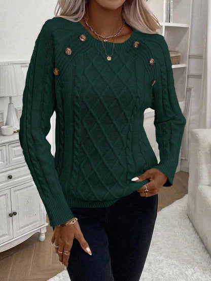 Clara – Kabelgebreide trui met knoopdetails