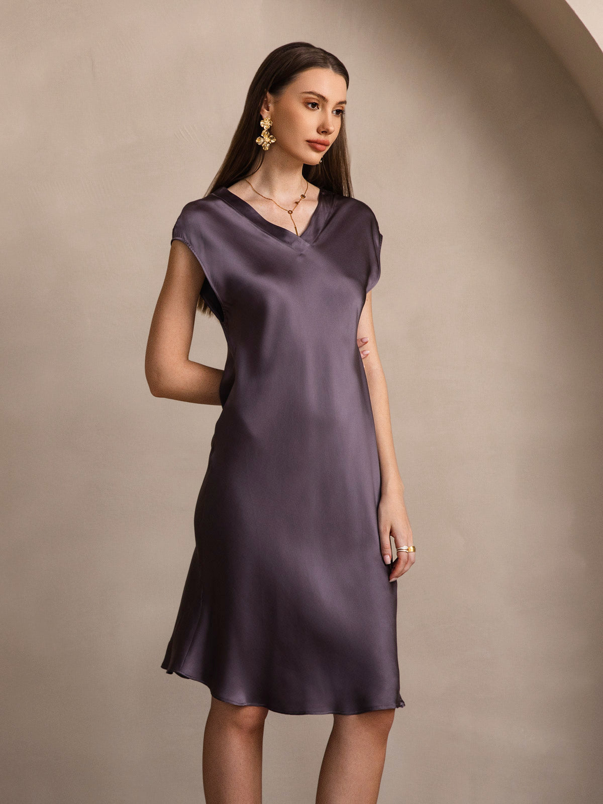 Elegante pyjamajapon van zuivere zijde met V-hals