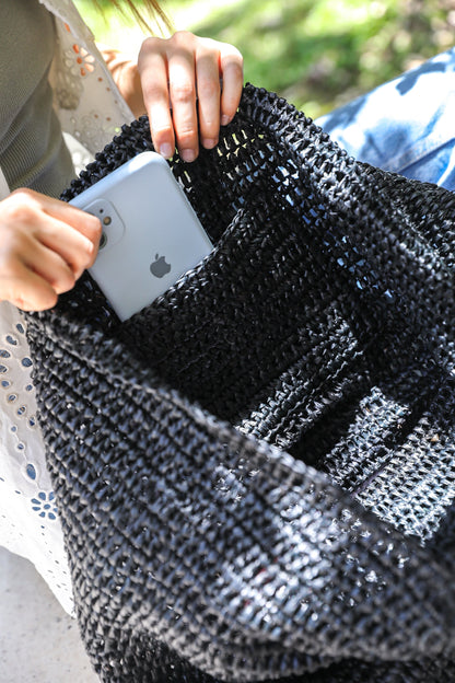Zwart raffia tasje