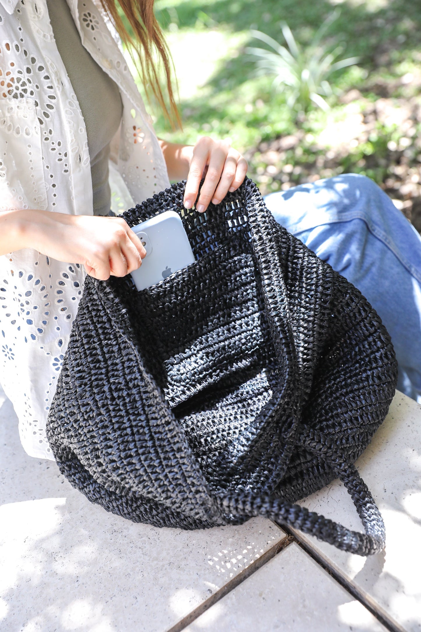 Zwart raffia tasje