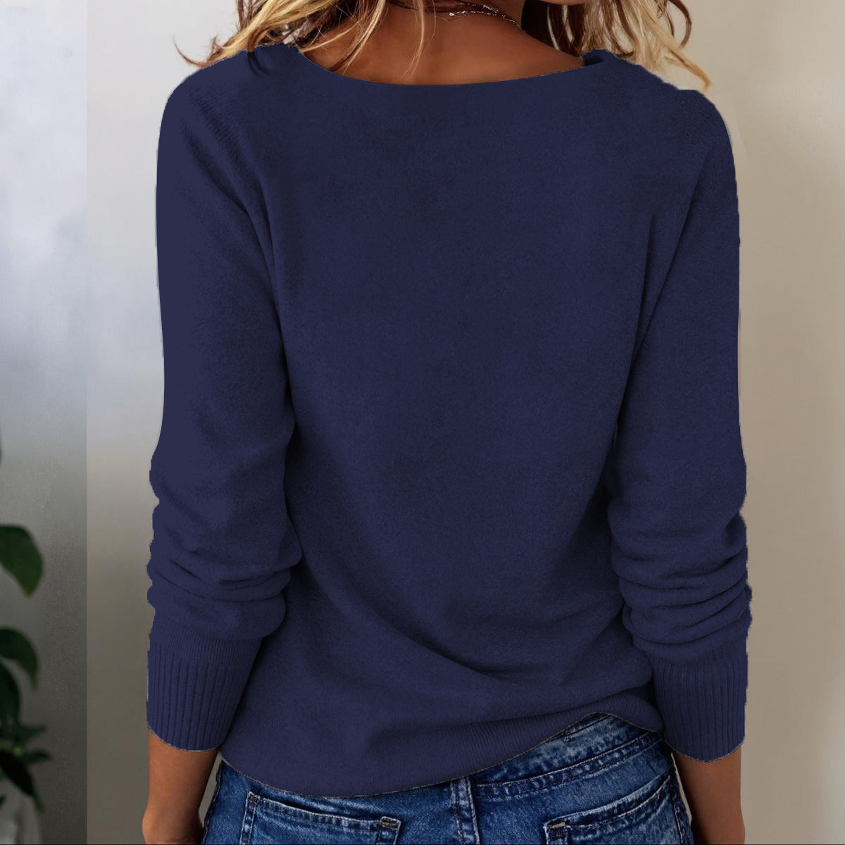 Grauer Langarm-Pullover ohne Muster