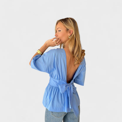 KATARÍNA – ELEGANT TAILLIERTE BLUSE