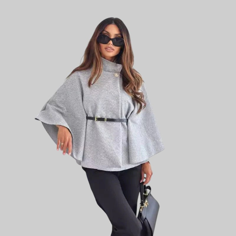 IVANA | SCHICKE JACKE MIT SCHMETTERLINGSÄRMELN UND GÜRTEL