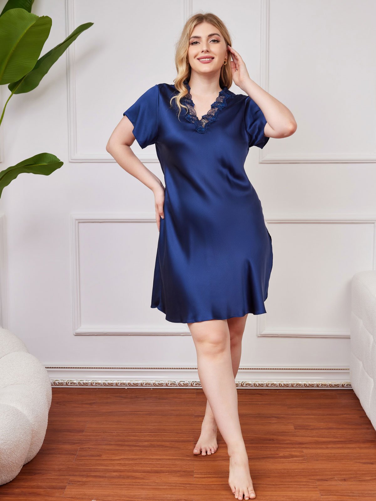 Nuisette en Soie Pure avec Col en Dentelle et Fente au Bas - Taille Plus