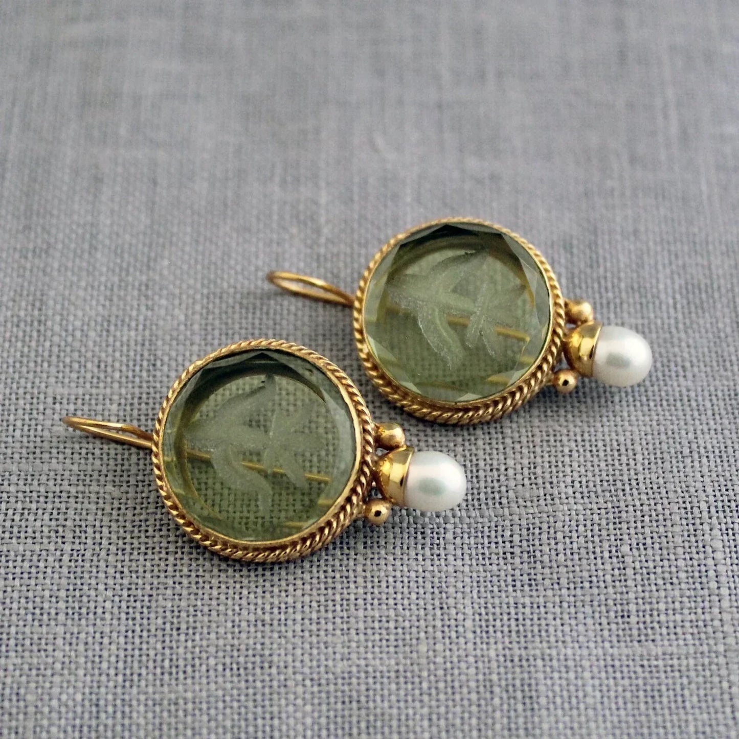 Amélie™ | Vintage-Ohrringe mit grünem Stein und Perle