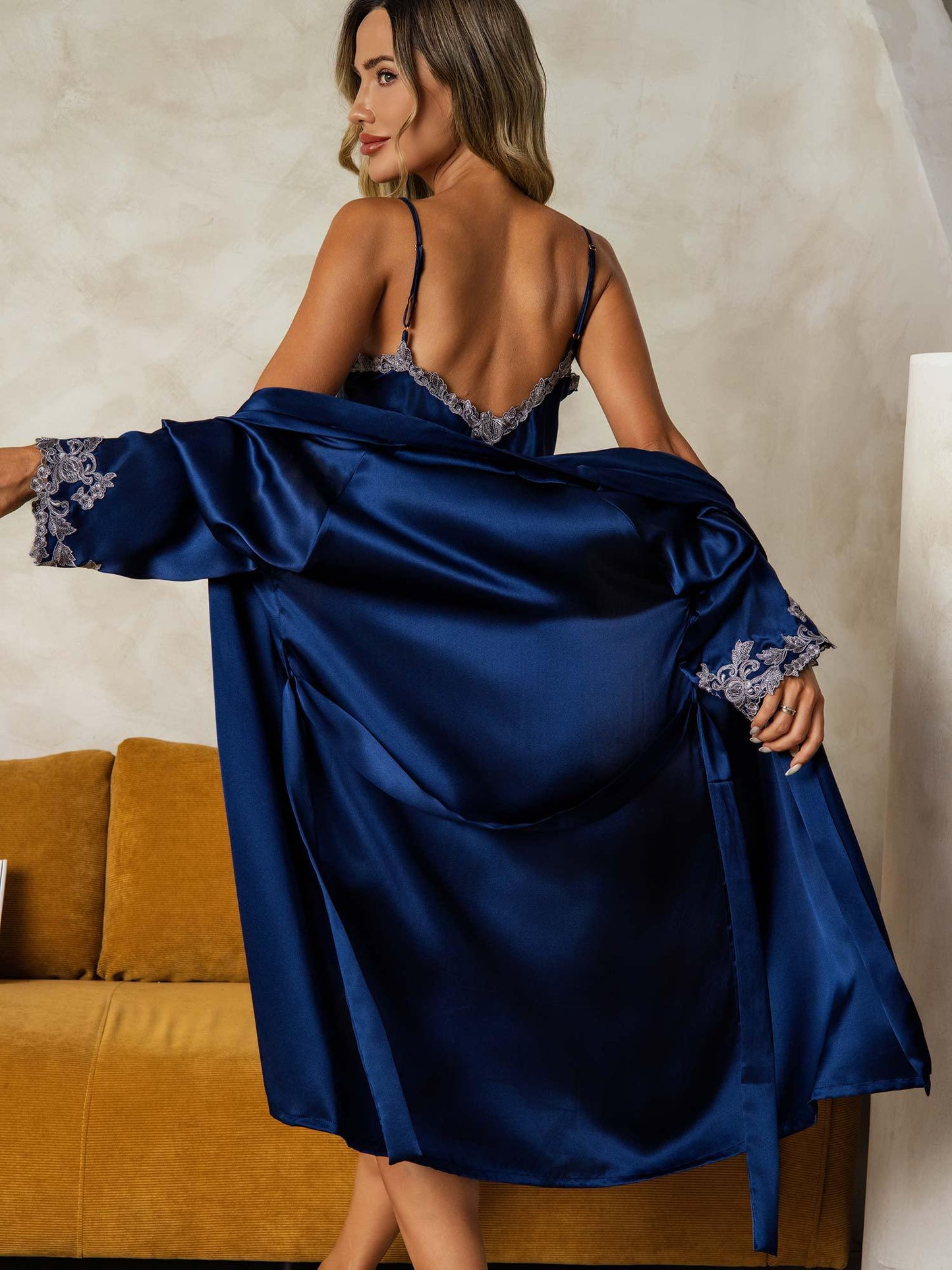 Elegante set van pure zijde - negligé en ochtendjas, 2-delig