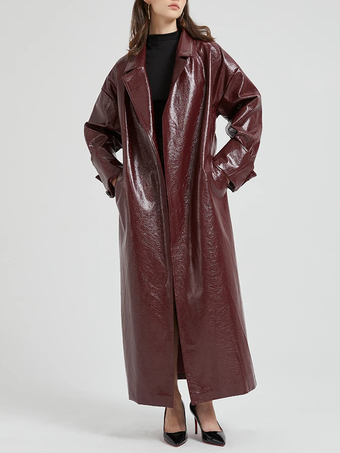 Bordeauxrode leren trenchcoat