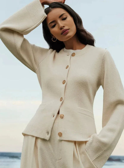 AMBER - WARME WINTERSTRICKJACKE MIT ENGLISCHER ELEGANZ FÜR DAMEN
