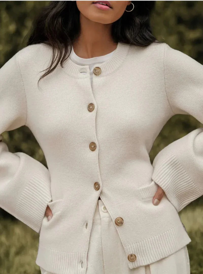 AMBER - WARME WINTERSTRICKJACKE MIT ENGLISCHER ELEGANZ FÜR DAMEN