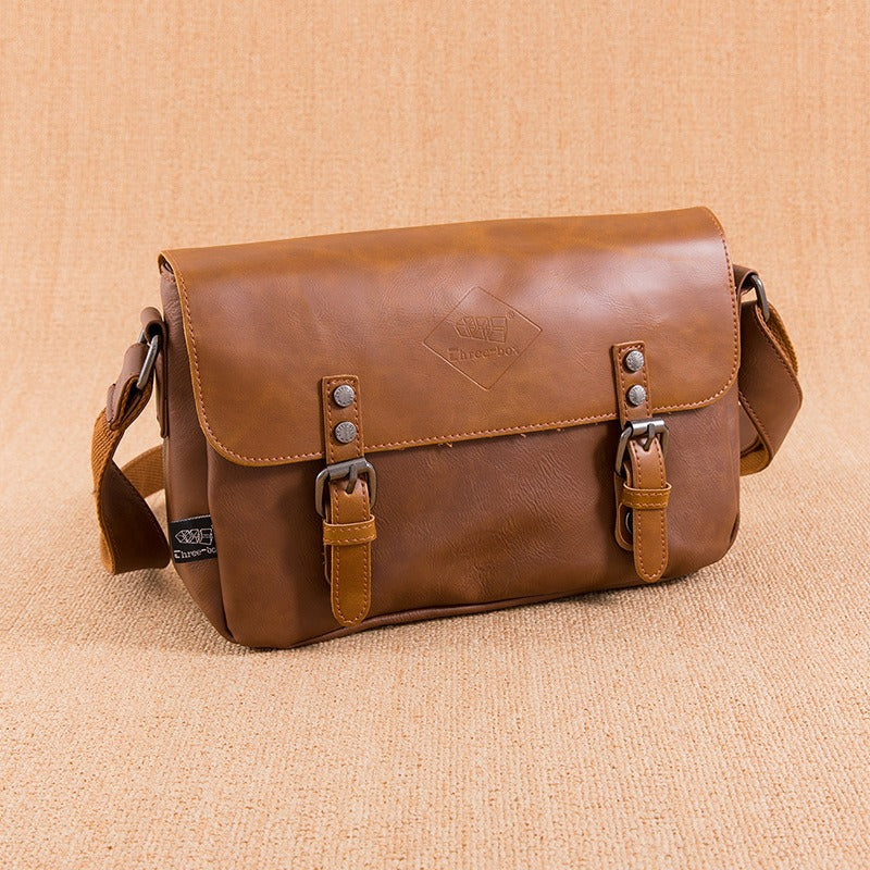 Heren schoudertas van imitatieleer met vintage gespen - Matthew