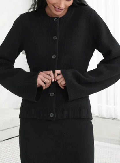 AMBER - WARME WINTERSTRICKJACKE MIT ENGLISCHER ELEGANZ FÜR DAMEN
