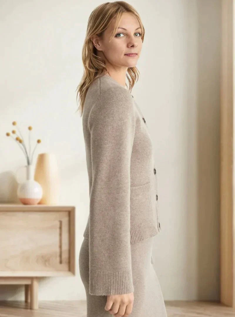 AMBER - WARME WINTERSTRICKJACKE MIT ENGLISCHER ELEGANZ FÜR DAMEN