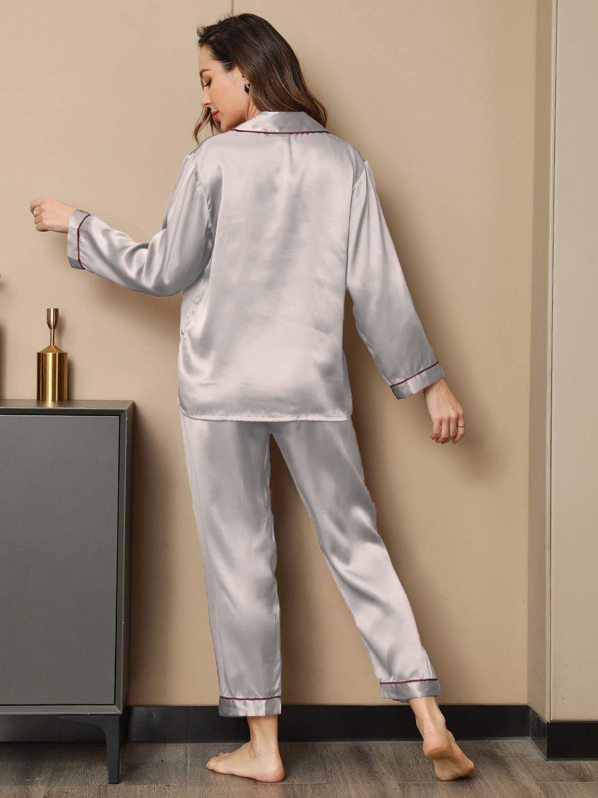 2-teiliges Damen-Pyjama-Set aus reiner Seide mit Paspelierung