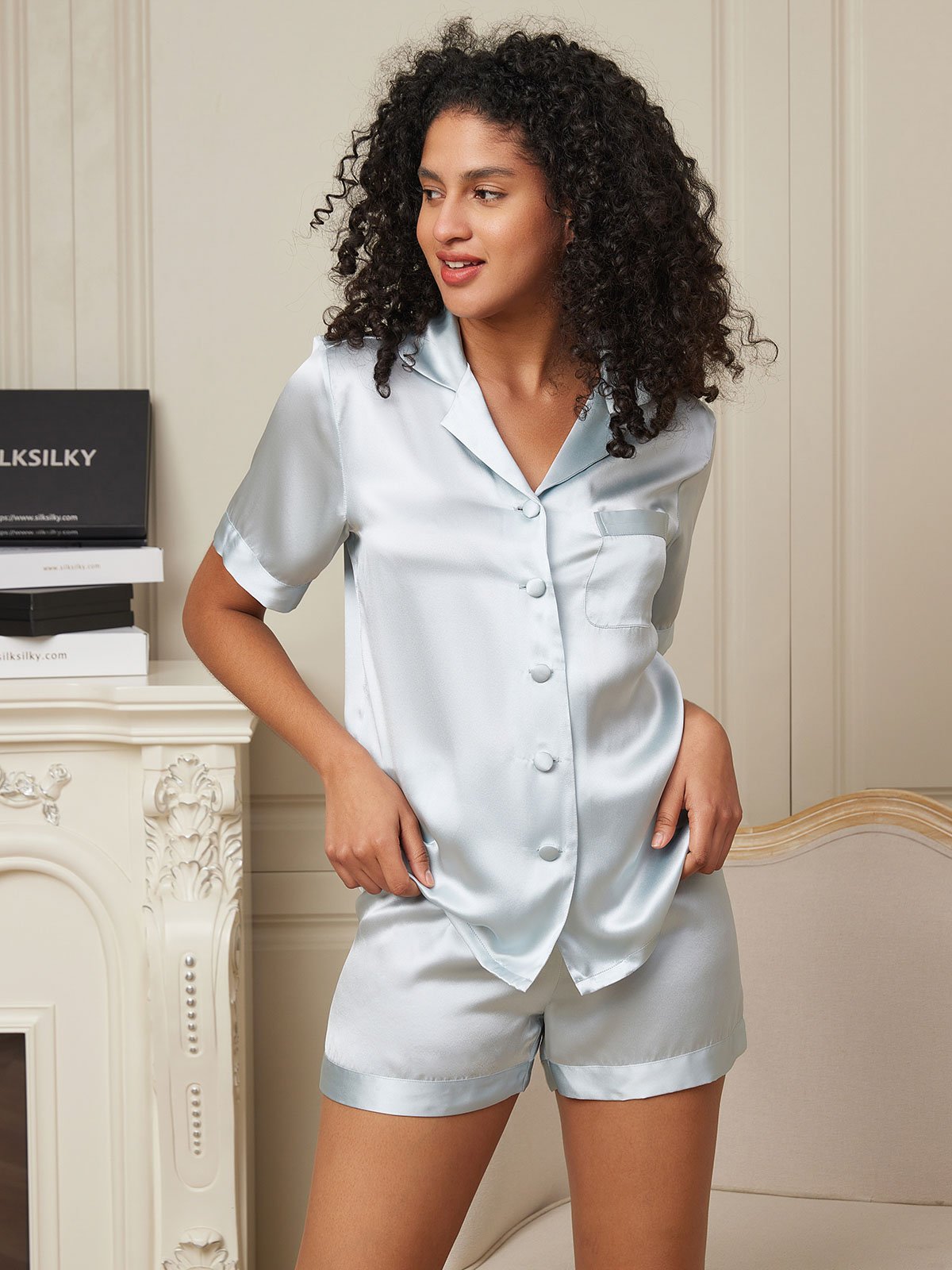 Dames pyjamaset van pure zijde met korte mouwen