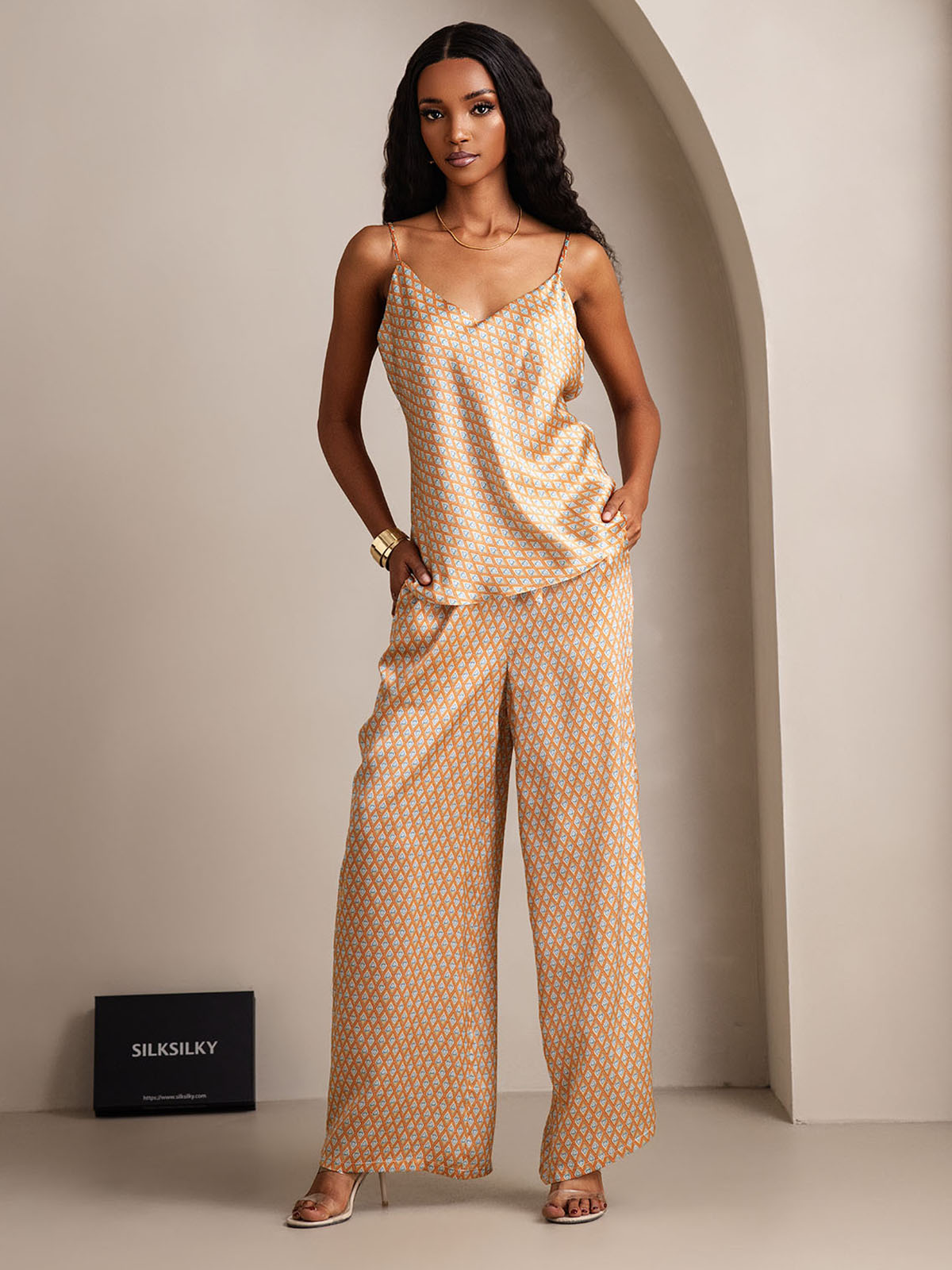 Zijden pyjamaset met camisole en wijde broek