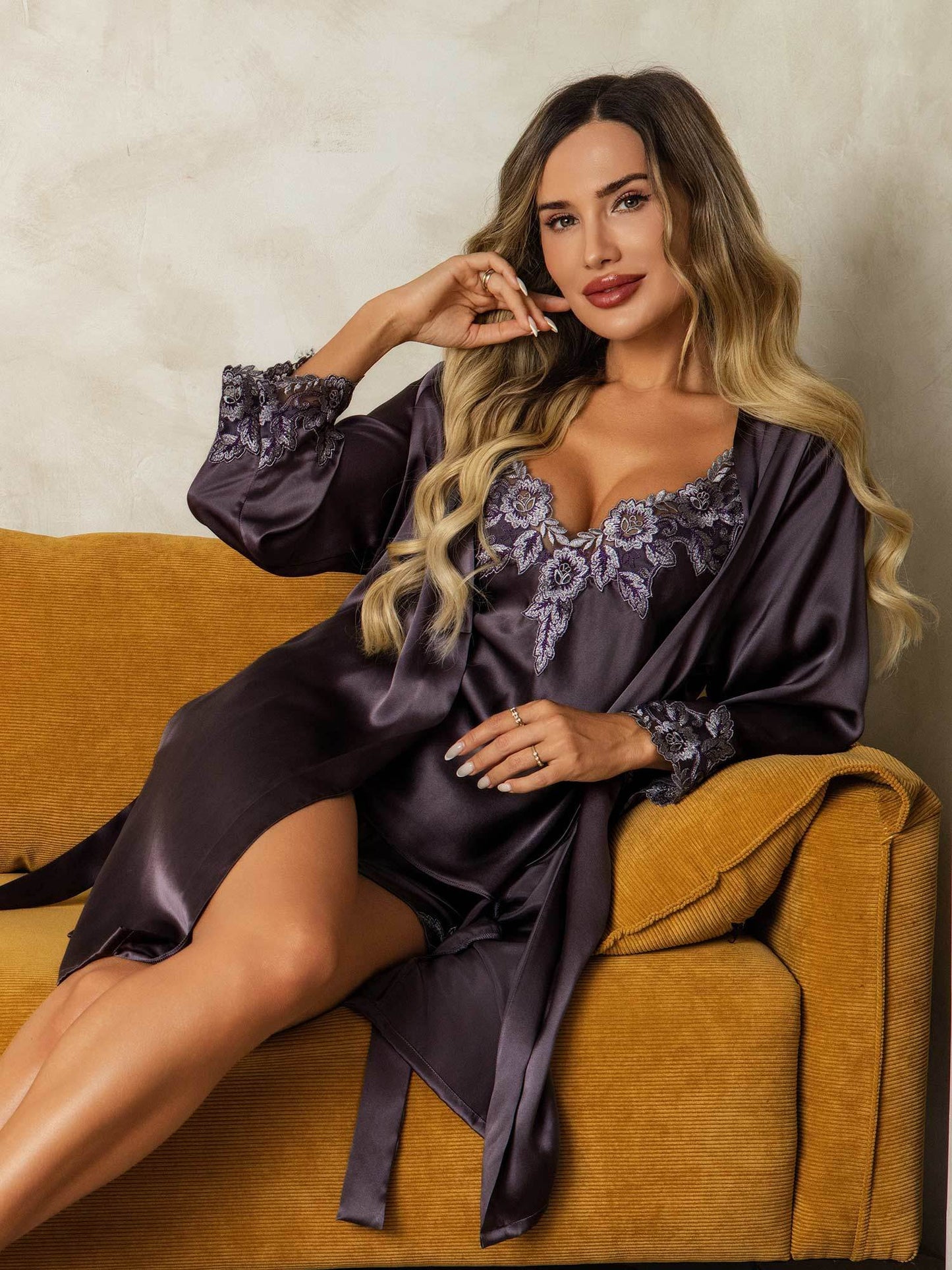 Elegant gewaad en camisole set van pure zijde met kanten rand 3-delig