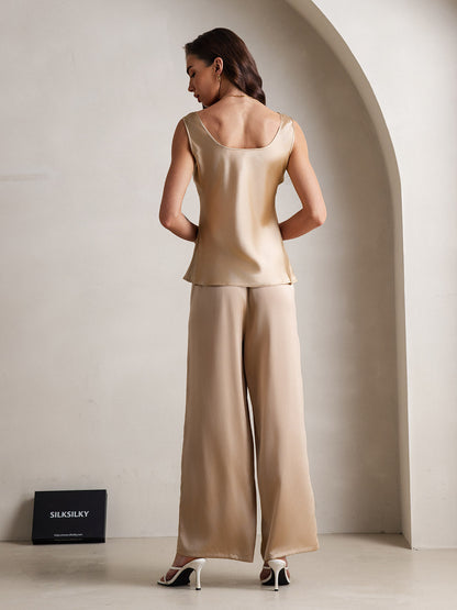 Pyjamaset van puur zijde met camisole en wijde broek