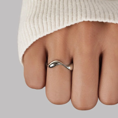 Nola™ | Wellenförmiger Minimalistischer Ring