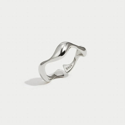 Nola™ | Wellenförmiger Minimalistischer Ring