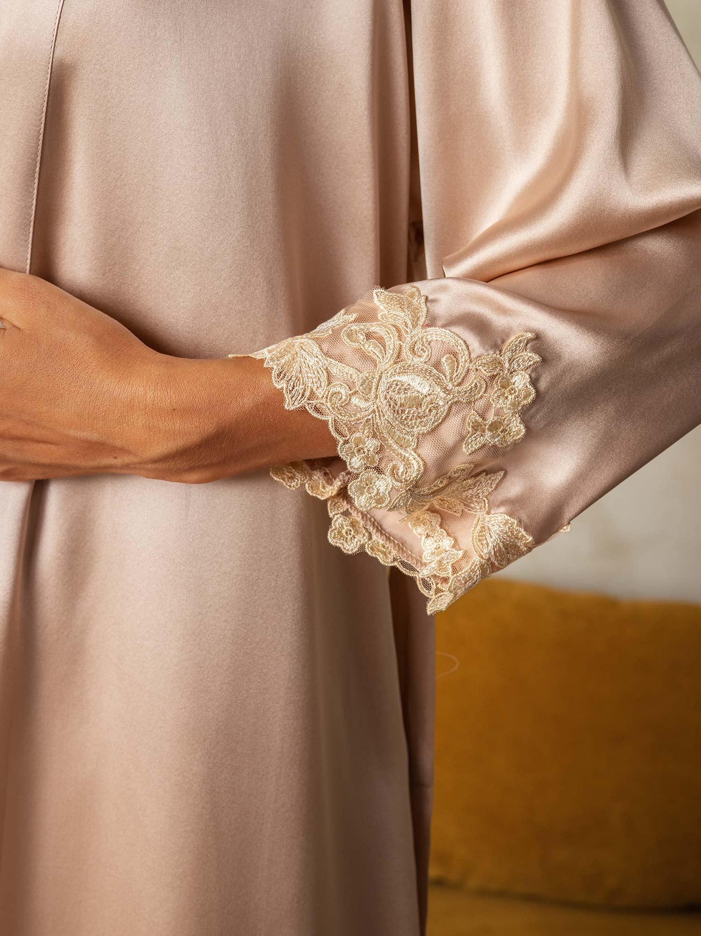 Elegante set van pure zijde - negligé en ochtendjas, 2-delig