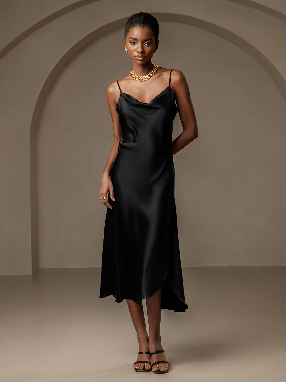 19 Momme Slit Bias Robe de Nuit en Soie Mignonne