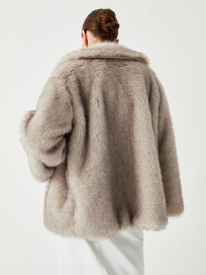 Oversized faux fur coat met kraag