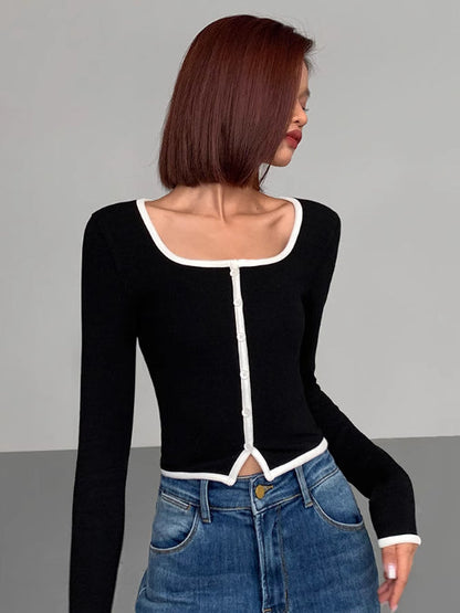 Langarm-Strickshirt mit quadratischem Ausschnitt und Kontrastbesatz