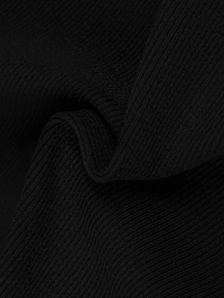 Langarm-Strickshirt mit quadratischem Ausschnitt und Kontrastbesatz