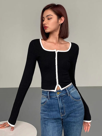Langarm-Strickshirt mit quadratischem Ausschnitt und Kontrastbesatz