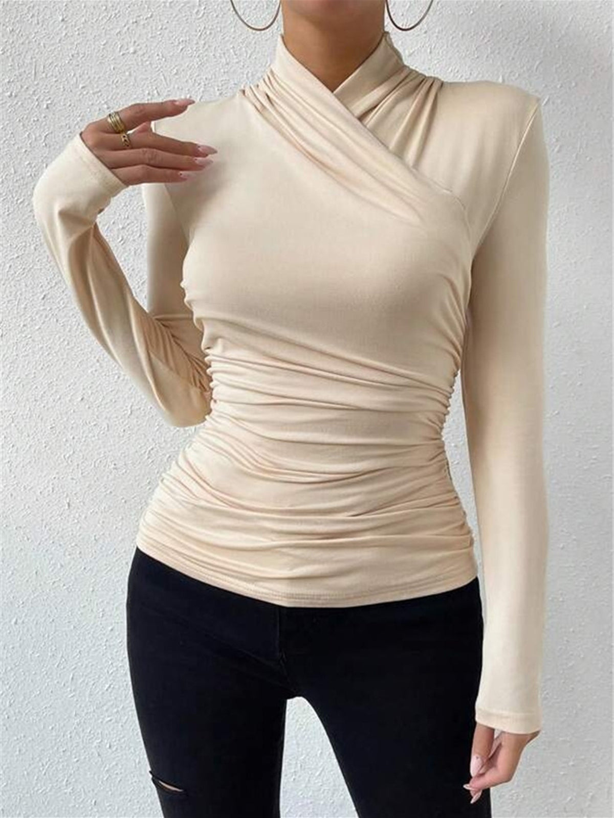 T-Shirt mit überkreuztem Kragen, Falten und Taillierung