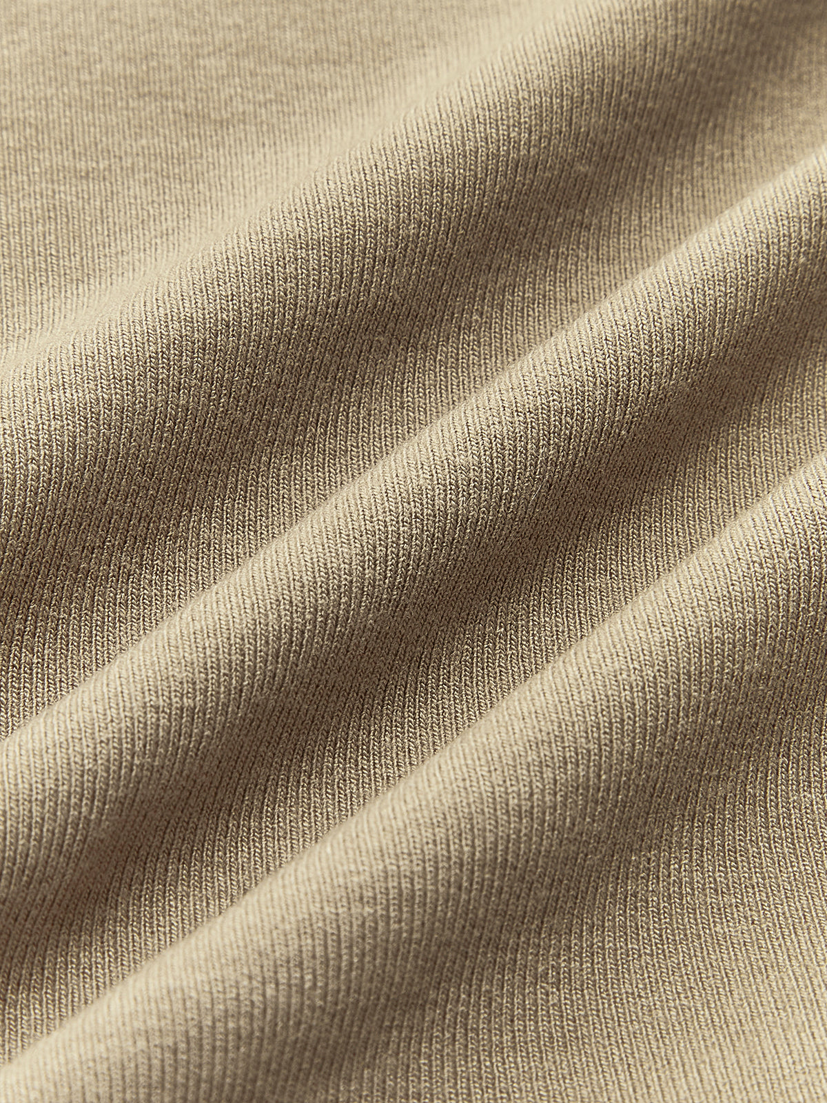 Geripptes Strickshirt mit langen Ärmeln und asymmetrischem Schnitt