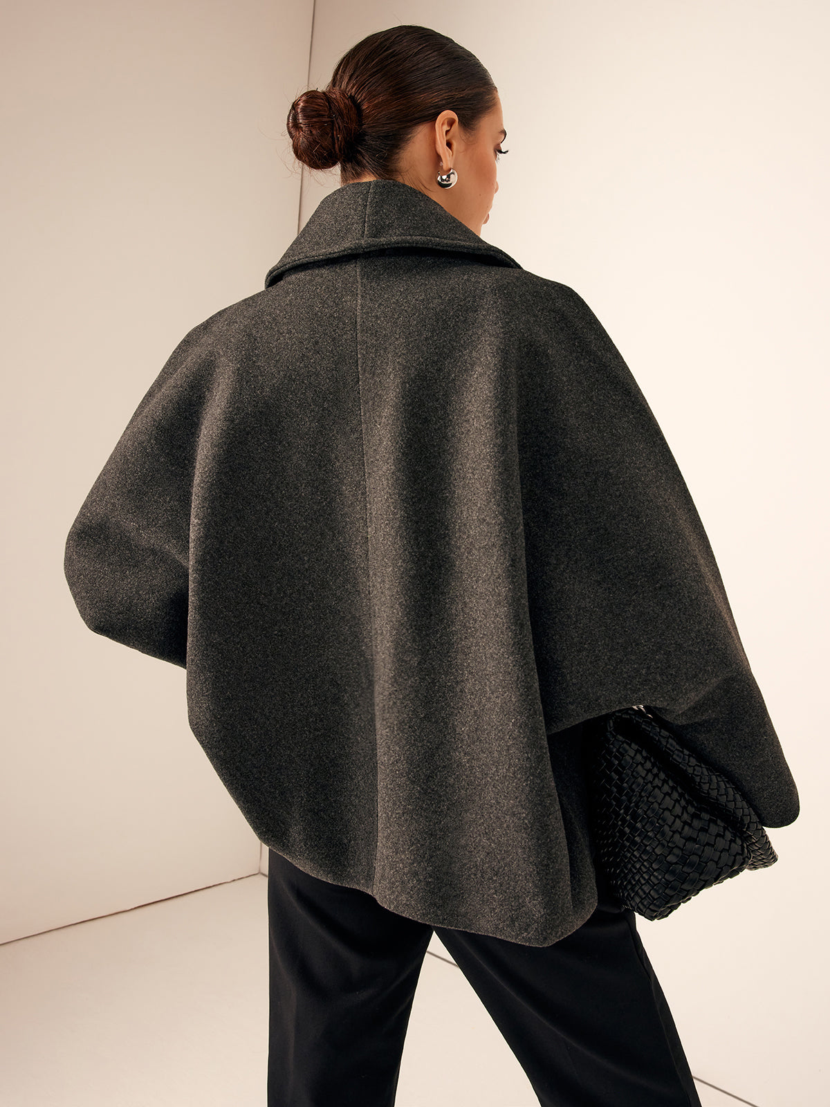 Tweedmantel mit aufgesetzten Taschen und lockerer Passform