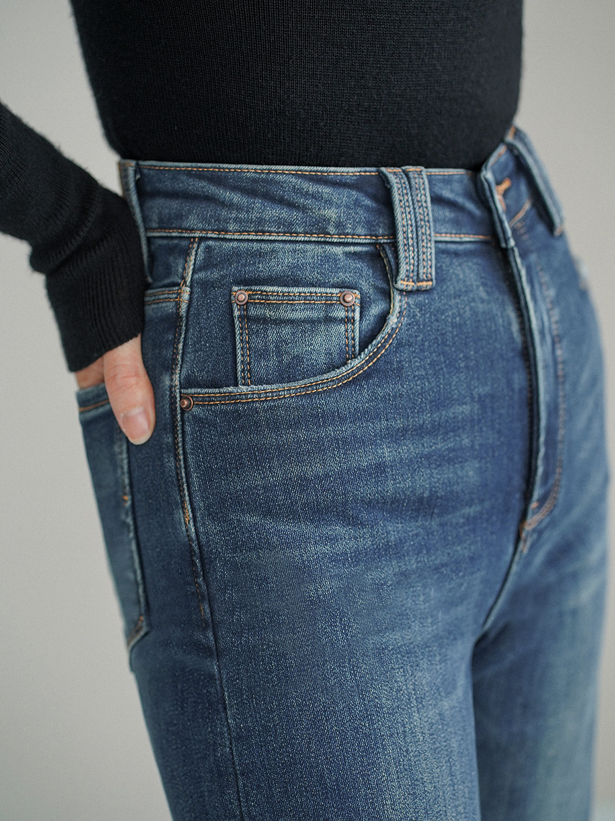 Mittelhohe Bootcut-Denim-Jeans ohne Gürtel