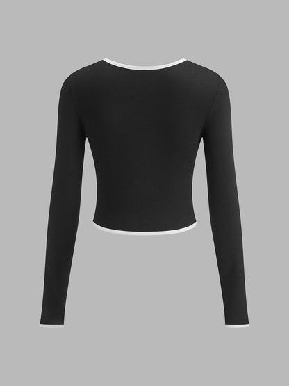 Langarm-Strickshirt mit quadratischem Ausschnitt und Kontrastbesatz