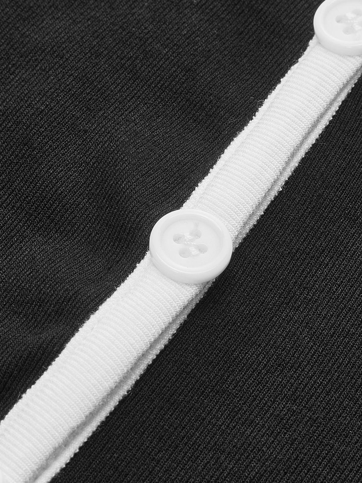 Langarm-Strickshirt mit quadratischem Ausschnitt und Kontrastbesatz